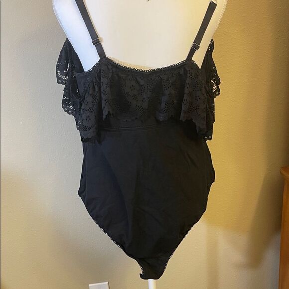 Elegant Black Lace Women's Bodysuit Torrid Curves - Picture 3 of 7